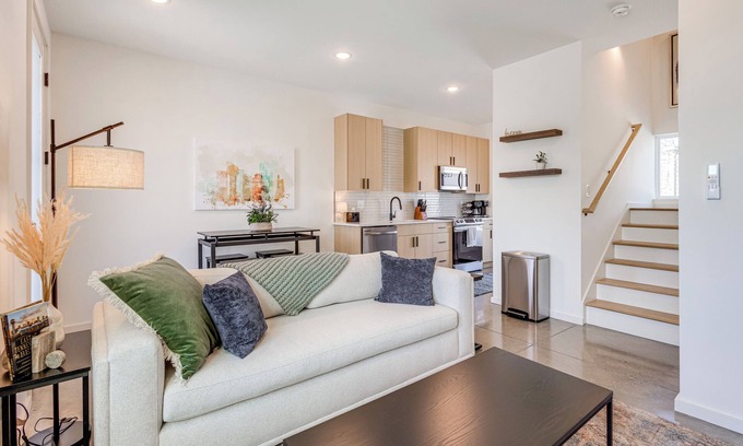 Parkridge Casa | < 2 Mi to Dtwn: Modern Townhome in Knoxville