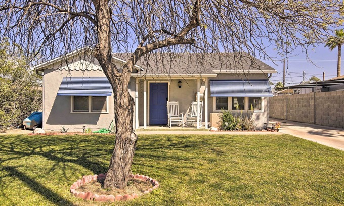 Fairview Historic District Cabaña | 2 Mi to Dtwn Phoenix: Cottage w/ Private Yard!