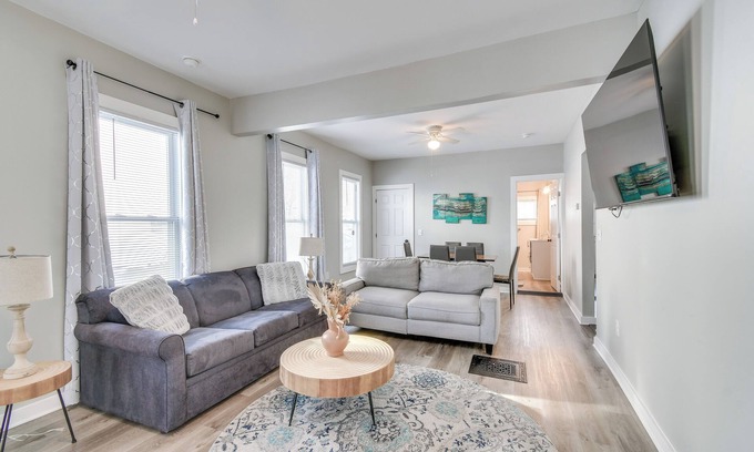 Syracuse Apartamento | 2 Mi to Dtwn: Syracuse Gem w/ Screened Porch