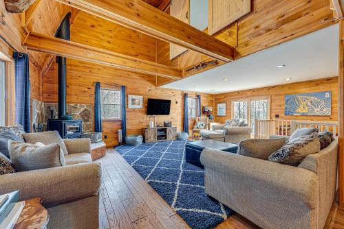 Union Dale Casa | 2 Mi to Elk Mountain Poconos Escape on 11 Acres!