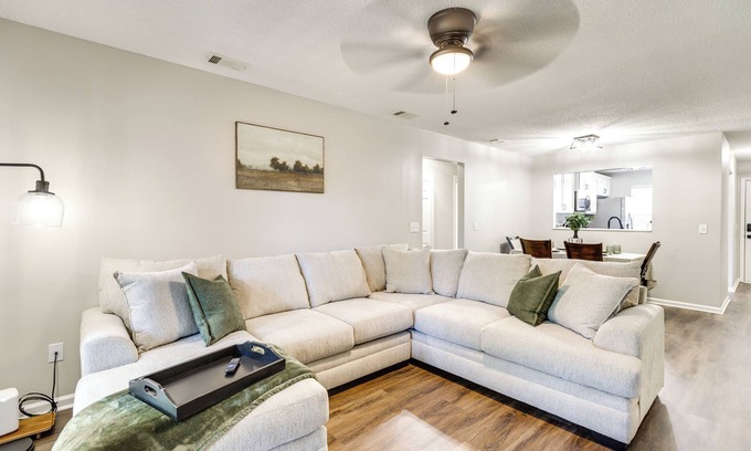 Hinesville Condominio | 2 Mi to Fort Stewart: Modern Hinesville Haven