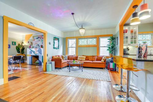 New Era Park Casa | 2 Mi to Golden 1 Center Historic Home with Deck!