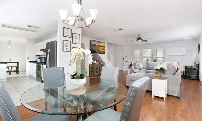 Wetmore Casa | 2 Mi to La Cantera, Six Flags, the RIM - Entire Home