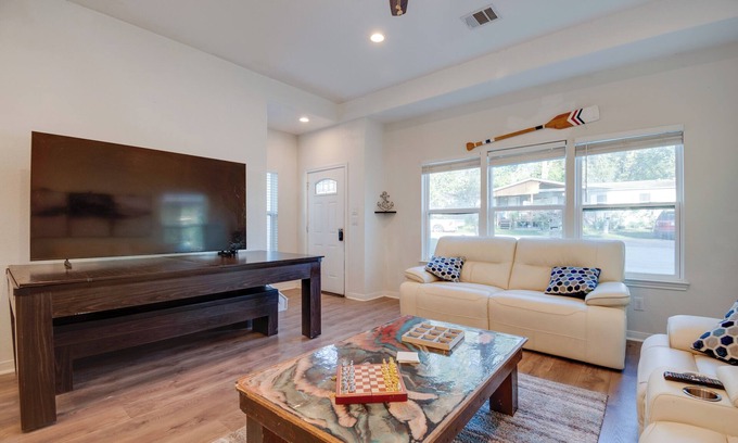 Montgomery Casa | 2 Mi to Lake Conroe Access: Home w/ Pool Table!
