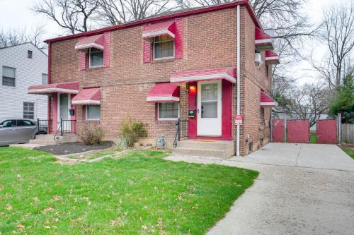 Euclid Casa | 2 Mi to Lake Erie Home with Yard in Euclid!