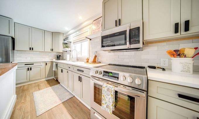 Westfield Casa | 2 Mi to Lake Erie: Westfield Retreat w/ Deck!