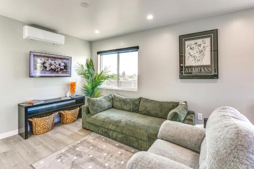 Linda Vista Casa | 2 Mi to Mission Valley Chic Home with Patio!