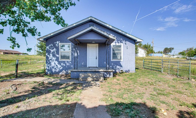Borger Casa | 2 Mi to Phillips 66 Refinery: Home w/Yard