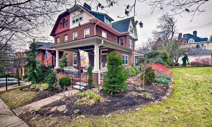 Reading Casa | 2 Mi to Reading Pagoda Spacious Home with Deck!