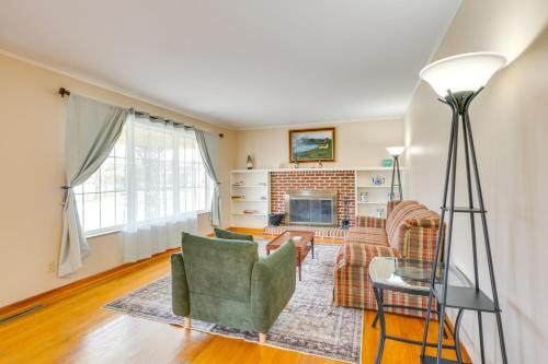 Etowah Casa | 2 Mi to Town Rustic East Tennessee Home!