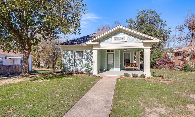 Tyler Apartamento | 2 Mi to Tyler Rose Garden: Vibrant Apartment!