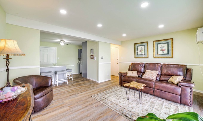 Homewood Condominio | 2 Mi to Wind Creek Casino: Quaint Homewood Haven