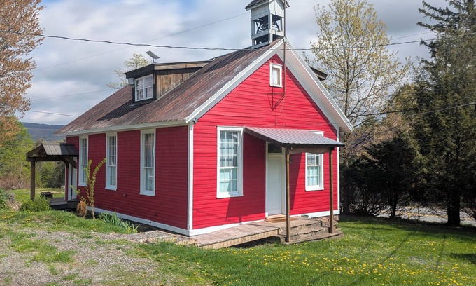 Benton Casa | 2 miles to Ricketts Glen. Updated and cozy schoolhouse with porch and fire pit.