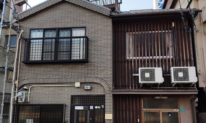 Naniwa Casa | 3 minutos de la estación, 2/3 minutos a Namba / Shinsaibashi, 2 casas independientes, máximo 18 personas