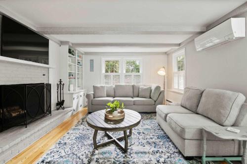 Dennis Casa | 2 Min to Mayflower Beach Dog Friendly
