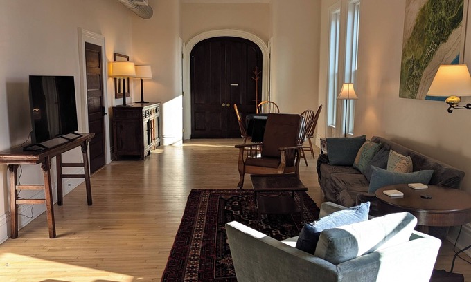 Troy Casa | 2 Min to RPI Modern Space + Fast WiFi
