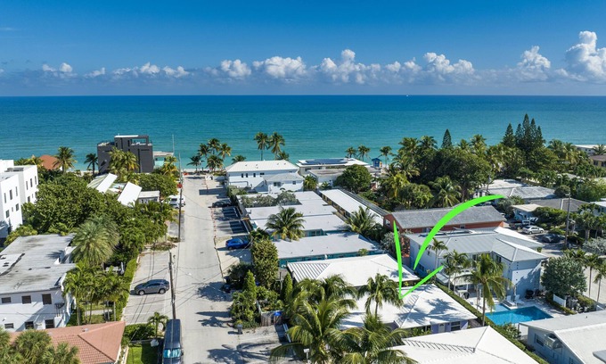 North Beach Casa | 2 min walk to Hollywood Beach w/King Bed-Pk incl