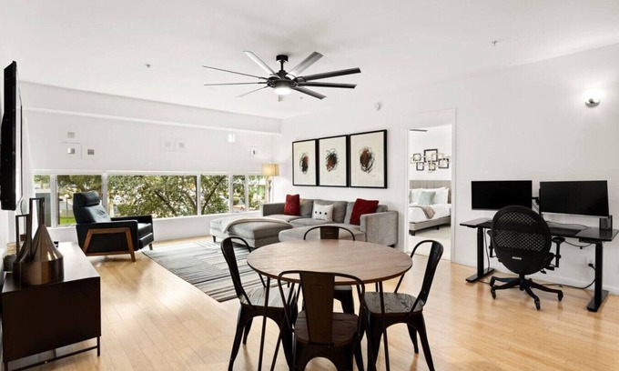 Gililland Apartamento | 2 mins 2 Mill Ave + ASU | Pool + EV Charging + GYM