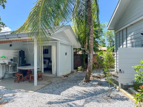 Pantai Tengah Cabina | 2 Mins from Beach Bliss Cabin Langkawi 2PAX