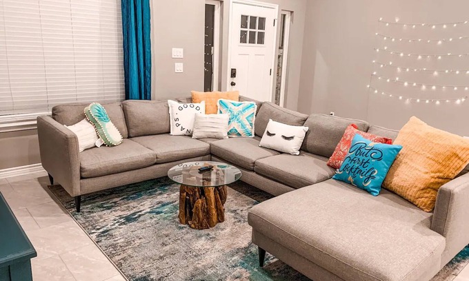 Fischer Casa | Outdoor Grill | 2 Mins to Lake | Pet Friendly