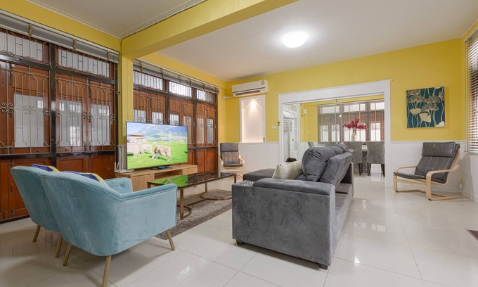 Nana Casa | 2 minutes walk to Asok BTS/MRT/Terminal 21 Sukhumvit 19. Best Location in BKK!