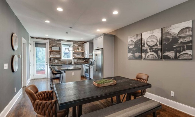 Eighth Avenue Casa | 2 New Designed Townhomes-10 Beds, PerfectforGroups
