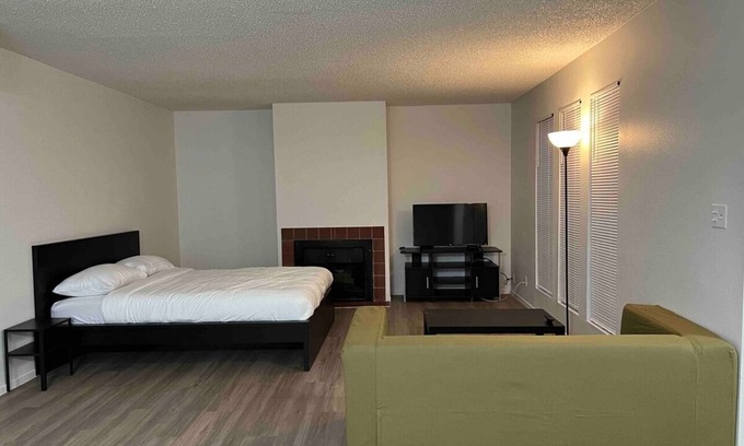 Las Vegas Apartamento | 2 or 3 Beds Walk to Strip MGM Casinos Shops Clubs
