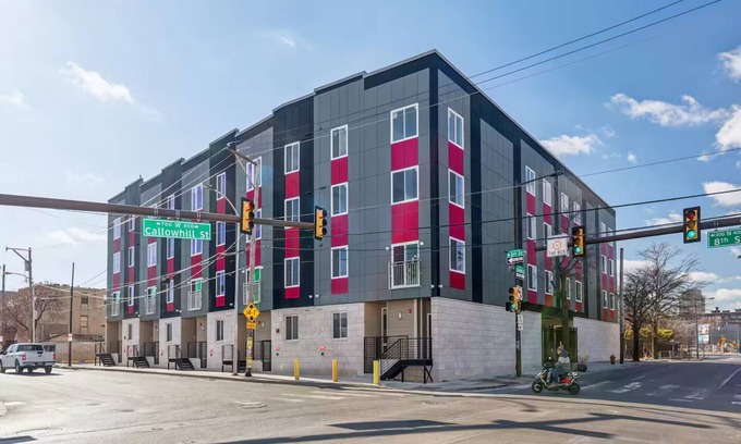 Center City Apartamento | 2 Parking Spots/Sleep 14/King Bed/Pool Table