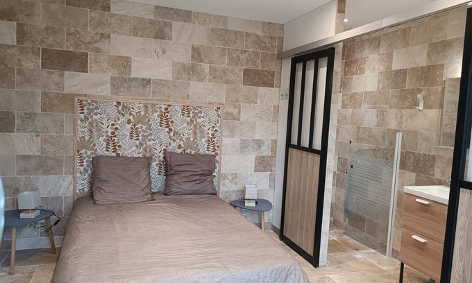 Saint-Pardon-de-Conques Cama Y Desayuno | 2-person bedroom with shower room and toilet