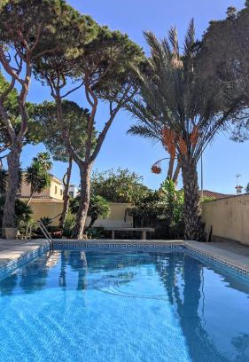 Los Gallos-Cerromolino Chalet De Esquí | 2-Person Studio, Private Splash Pool, 5 Min Beach