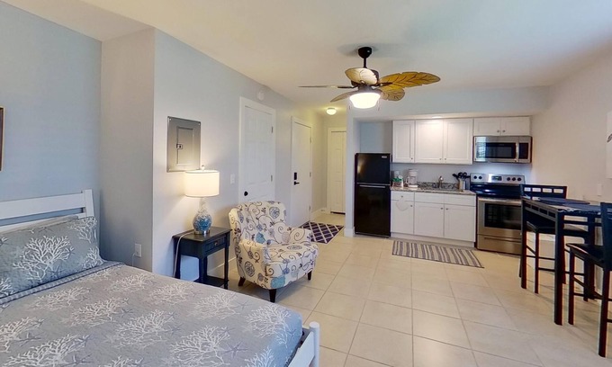 Matlacha Isles-Matlacha Shores Condominio | 2 Person Studio with Patio - Turtle Cove - Welcome to our stunning, newly renovated studio condo!