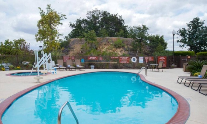 Thousand Oaks Casa | 2 Pet-friendly Accommodations with Kitchenettes! Pool Access, Pets are Welcome!