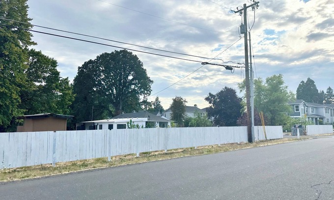 Hillsboro Otro | 2 Private Acres - Single Level - 5 Bed Rooms 4 Bath - Surrounded by new Homes