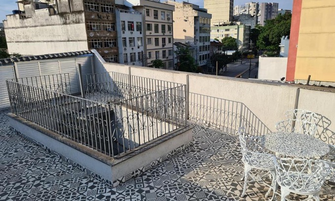 Tijuca Apartamento | 2 Quartos com Terraço e Vista para o Maciço da Tijuca - 5min Estação do Metrô - Wi-Fi 75Mbps - Ar Split nos Quartos - Cozinha Completa