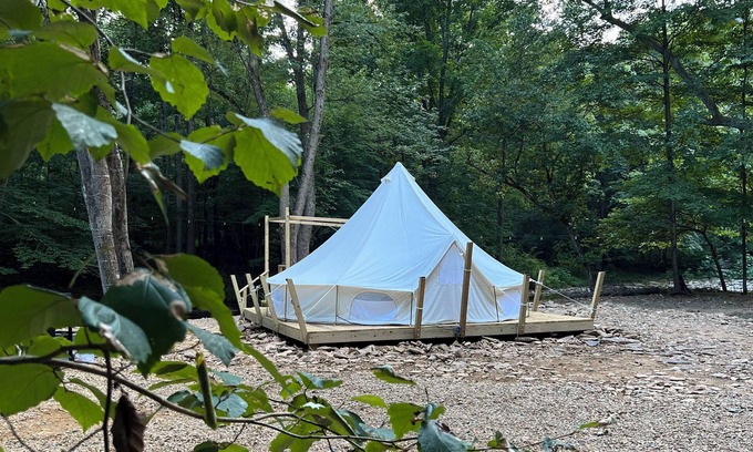 Gans Alquiler De RV | 2 Queen-Bed Canvas Bell Tent on Working Farm in Historic Laurel Highlands