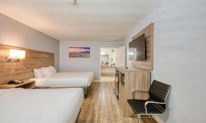 San Luis Obispo Casa | 2 Queen Beds Non-Smoking Accessible