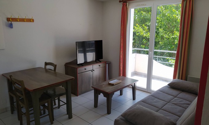 Saint-Geniez-d'Olt Apartamento | 2-ROOM APARTMENT BALCONY SWIMMING POOL VILLAGE GOÉLIA
