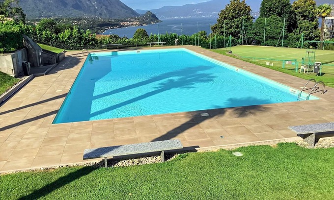 Luogo Ameno Apartamento | 2-room apartment with balcony and terrace in a park with pool