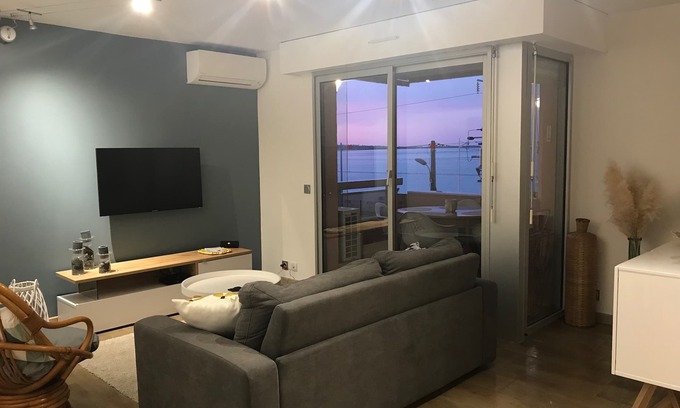 Cannes La Bocca Apartamento | Apartamento de 2 habitaciones, frente al mar