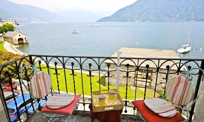 Cannobio Apartamento | Apartamento de 2 dormitorios con dos balcones y acceso al lago en frente de la casa