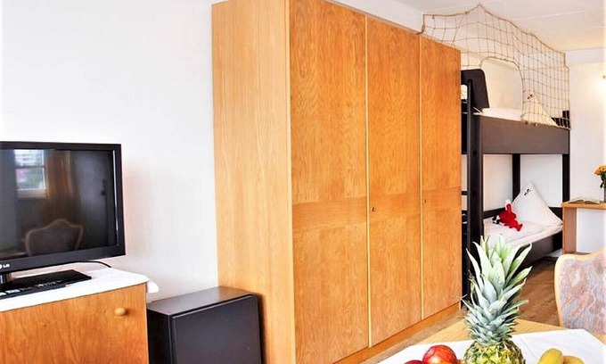 Uhldingen-Muehlhofen Apartamento | 2-room family room with WC and shower for max. 4 people
