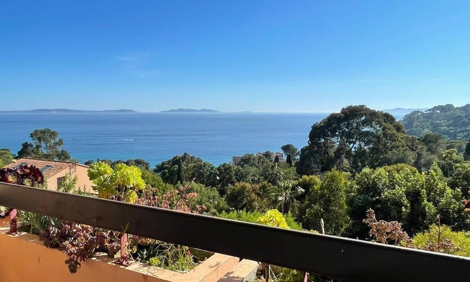 Le Rayol Apartamento | 2 ROOMS EXCEPTIONAL SEA VIEW 5 min WALK FROM BEACH AND RAYOL VILLAGE (VAR)