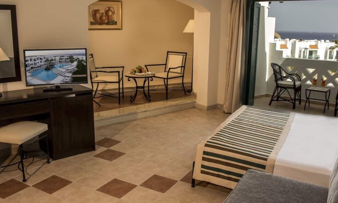 Sharm El Sheikh Hotel | 2 Rooms with Outdoor Pool Access at Vibrant Location - Ideal for Families