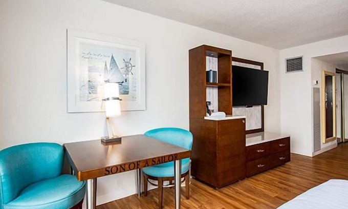 Osage Beach Hotel | 2 Sleek Units in the Heart of Missouri! Onsite Pool, Free Parking