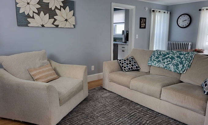 Bangor Casa | 2 story cozy home. Walk to downtown Bangor and Brewer. Safe quiet neighborhood