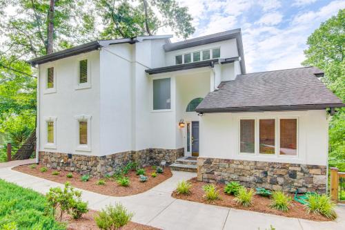 Garner Cove Casa | 2-Story Deck Waterfront Lake Lure Home!