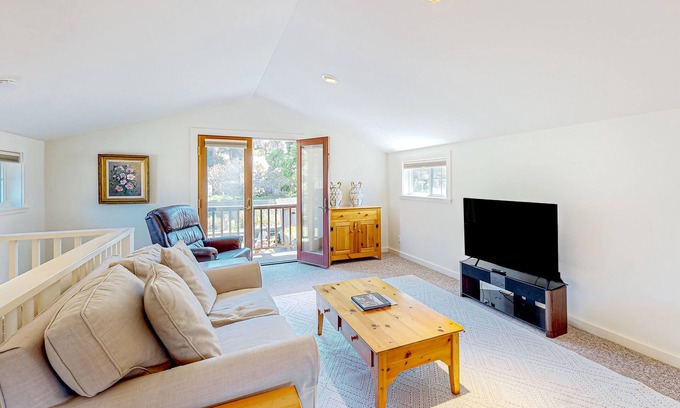 Mendocino Casa | 2-story home near Big River with balcony, hot tub, streaming, WiFi, full kitchen
