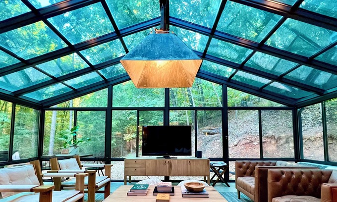 Eureka Springs Cabina | 2 Stylish Cabins, 1 Stunning Property, 6 Guests