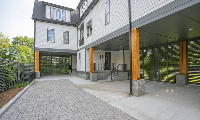 Nashville Casa | *2* Townhome Combo! 6 bd! Boutique Stays great for large groups!