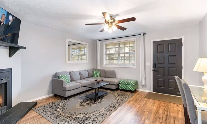 Nashville Condominio | 2 Units - Sleeps 16 - Mins. to Downtown/Airport